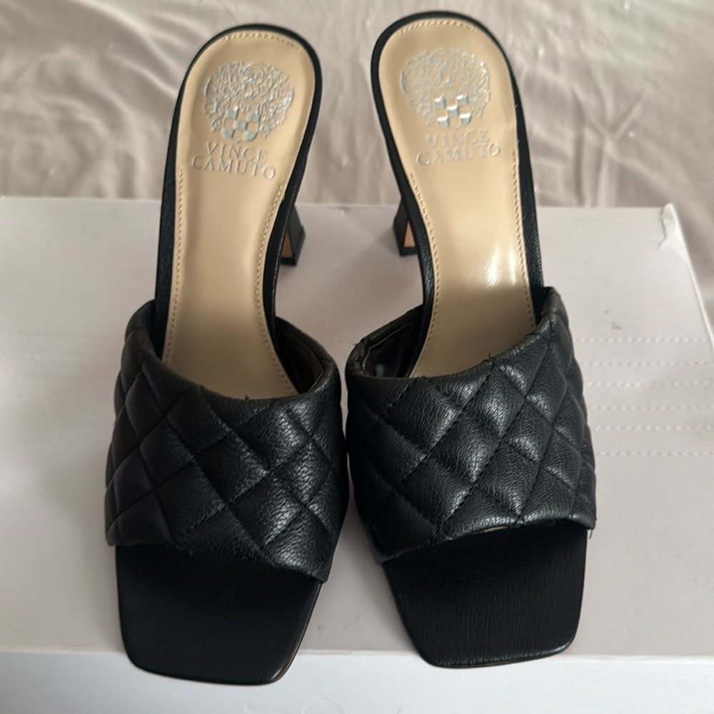 Women’s Vince Camuto black new heels